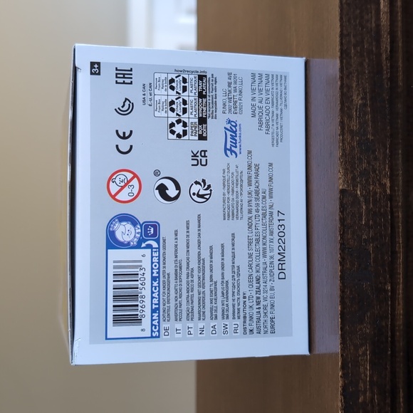 Pokemon Funko Pop Pikachu Glitter Diamond GameStop Exclusive #553 - Picture 5 of 8